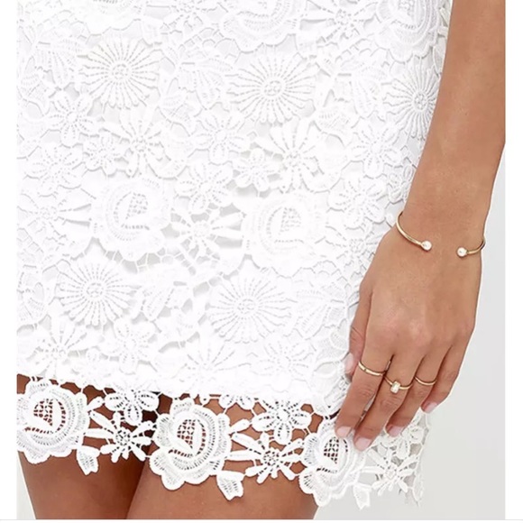 (Last 1) Women’s white mini dress in French lace - Picture 5 of 6